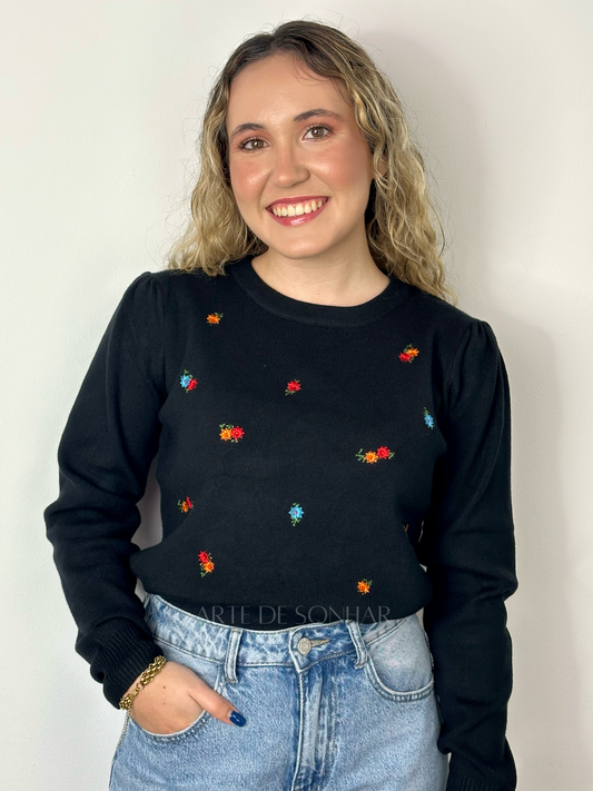 Camisola de malha preta com flores bordadas