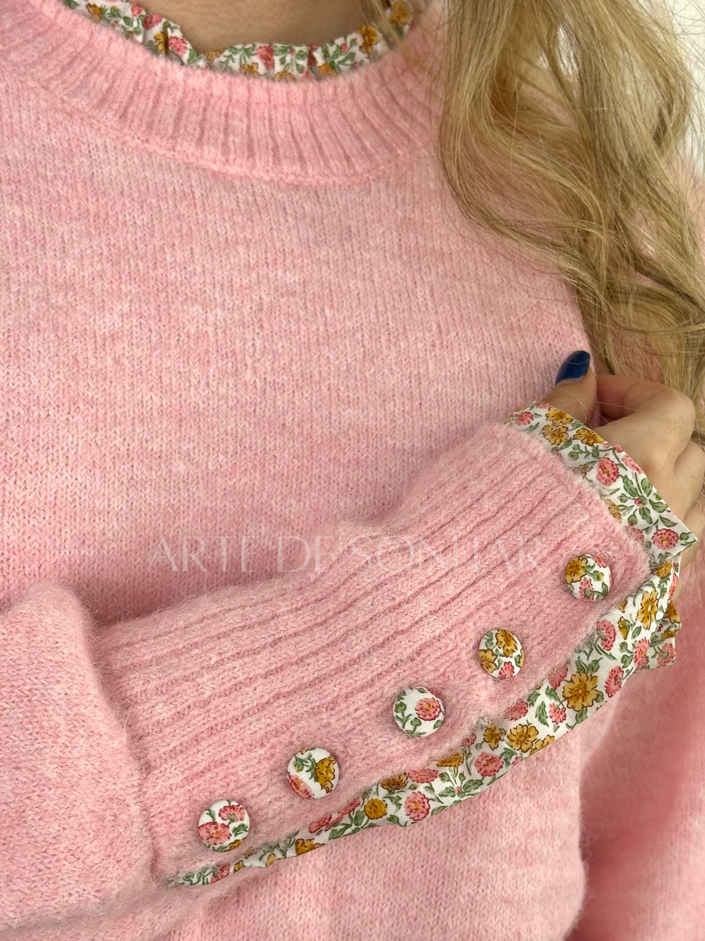 Camisola de malha rosa com florzinhas