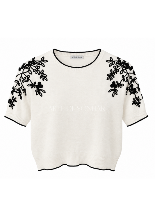 Camisola de malha branca com flores pretas