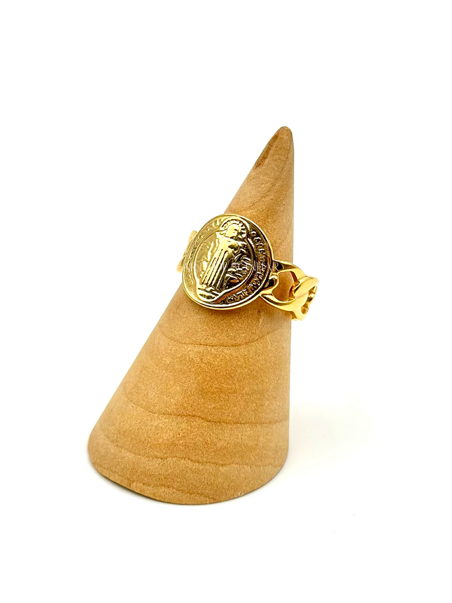 Anel de São Bento dourado