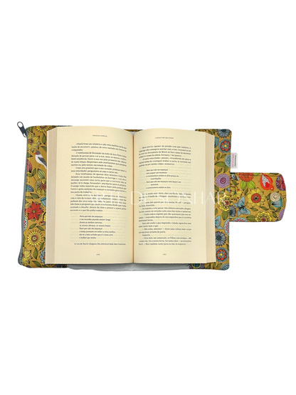 Capa de livro das borboletas com bolso