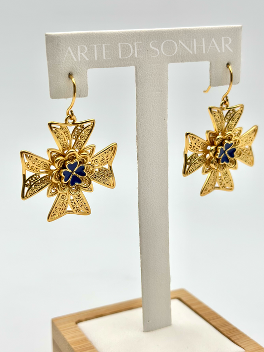 Brincos da Cruz de Malta com trevo azul