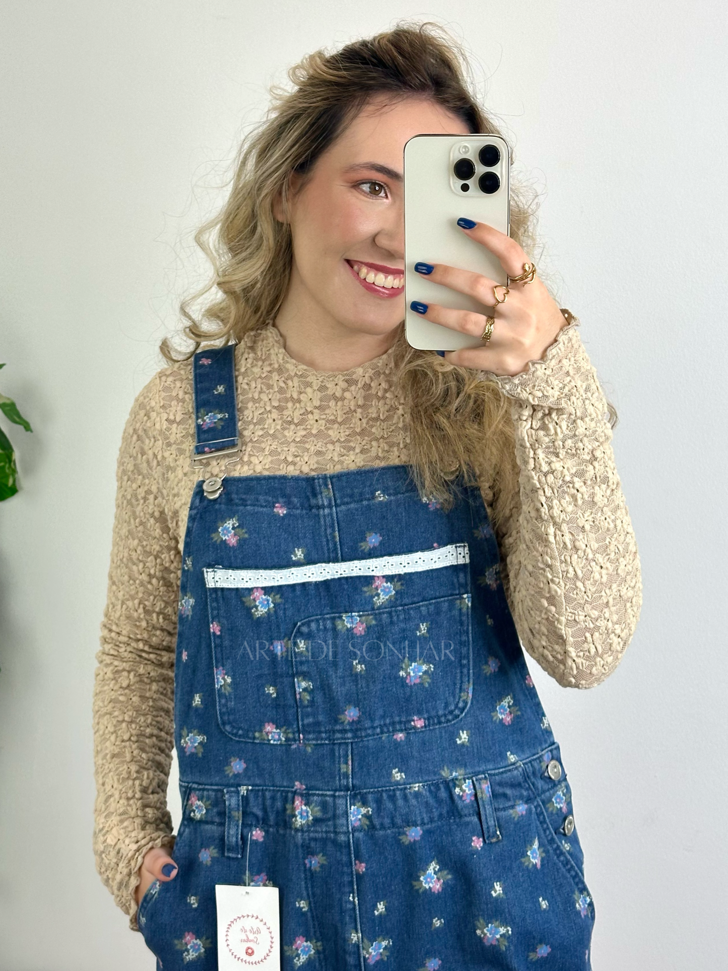 Camisola rendada de flores camel