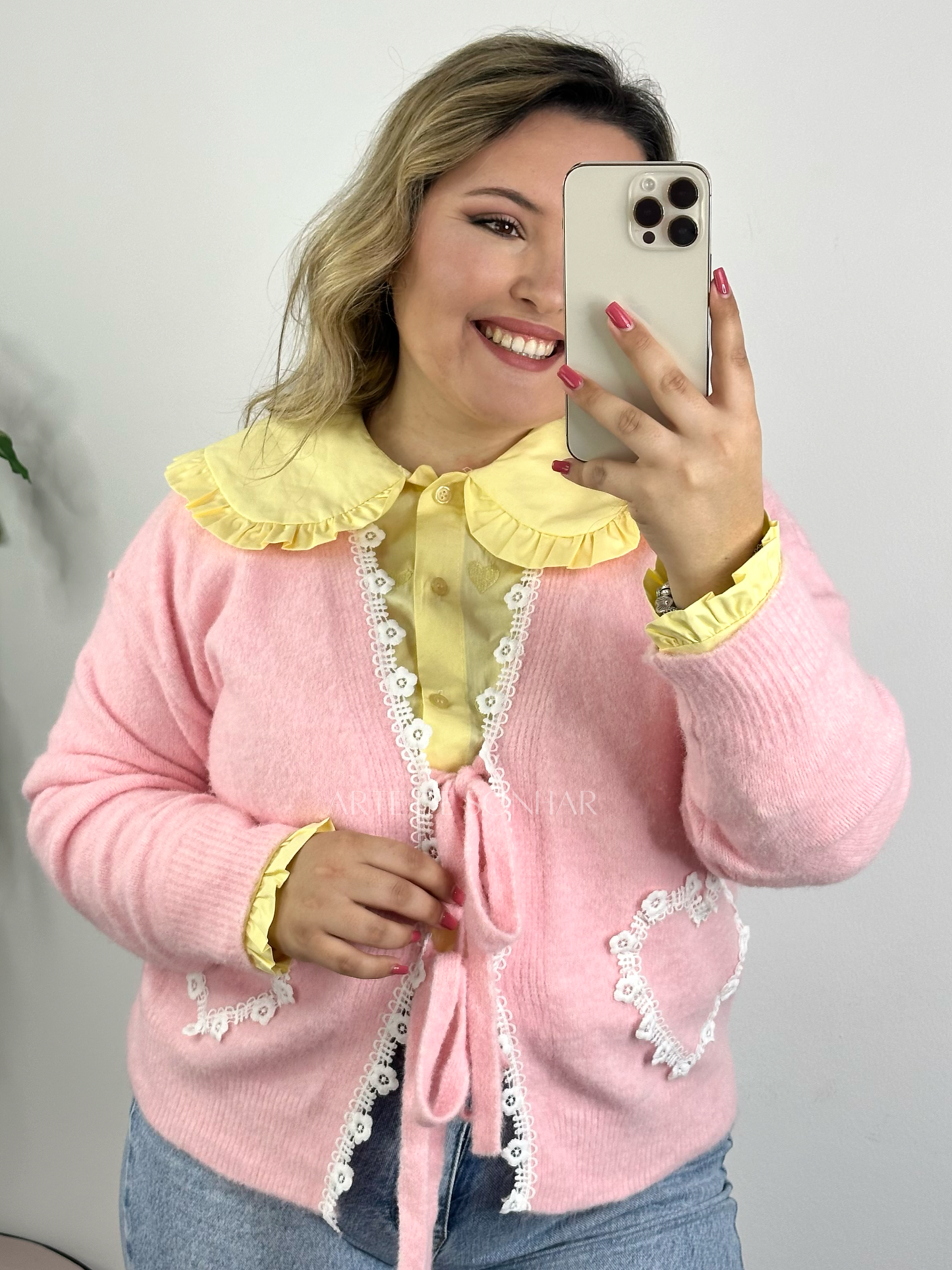 Camisa com corações e babados amarela