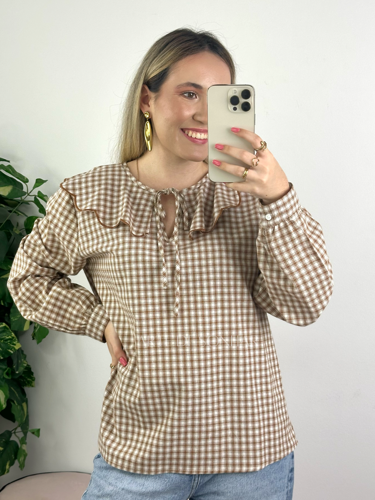 Blusa dos quadradinhos com babados castanha