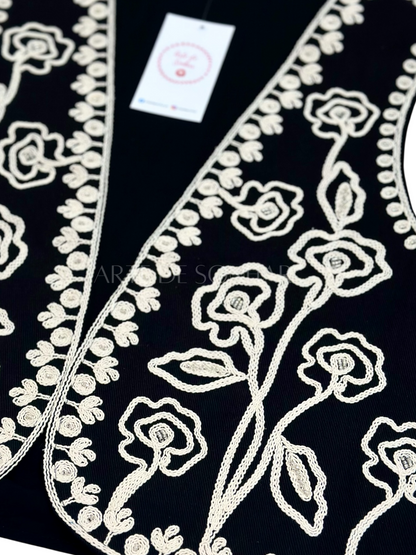 Colete preto com bordados