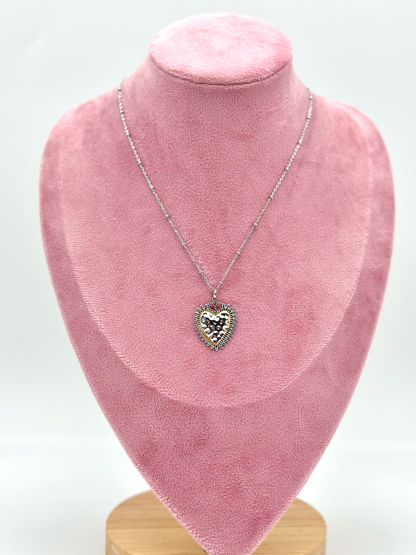 Colar do coração prateado com dourado