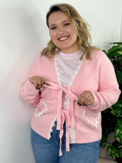 Casaco de malha rosa com renda de florzinhas