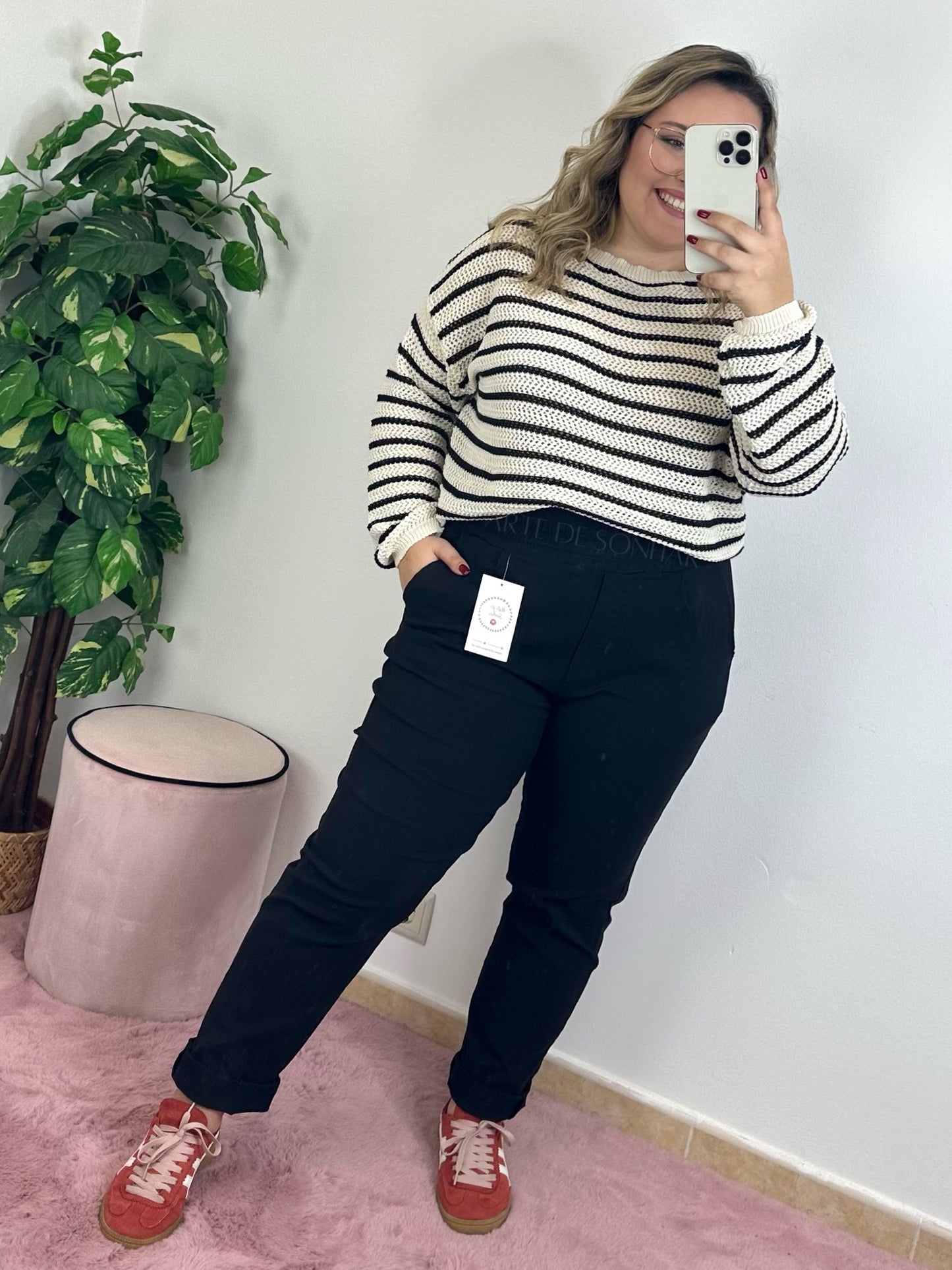 Camisola de crochet bege e preta