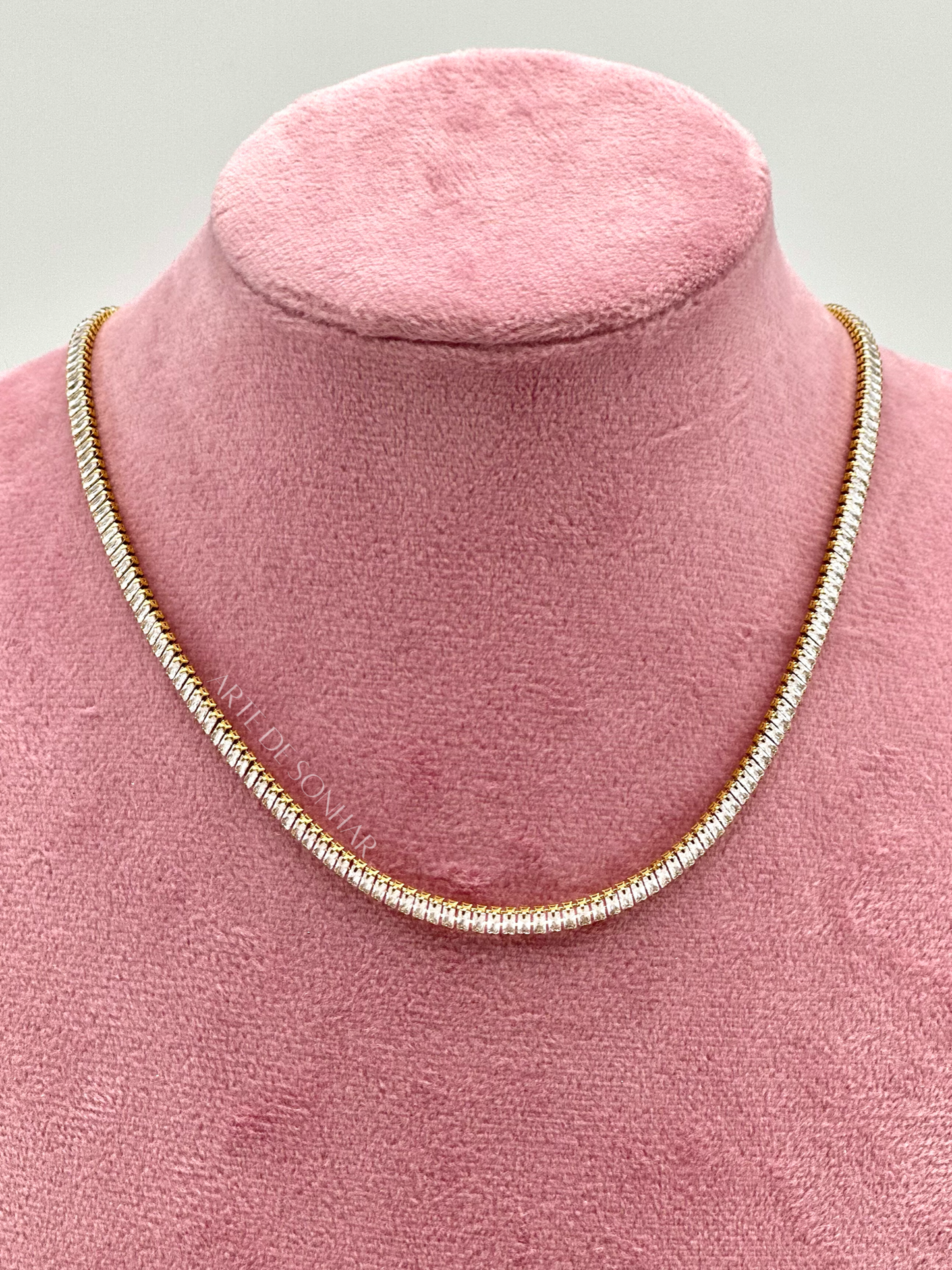 Colar com cristais retangulares