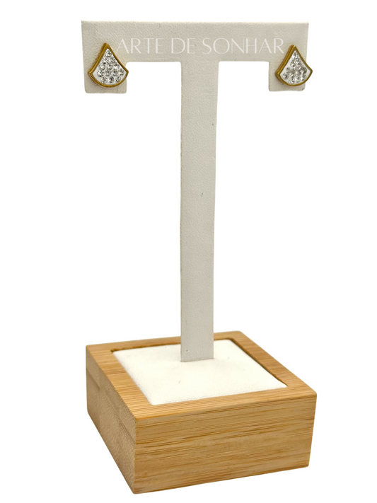Brincos triangulares com brilhantes