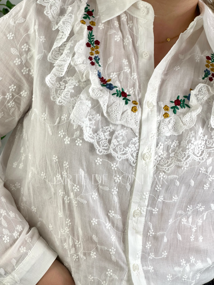 Camisa com bordados
