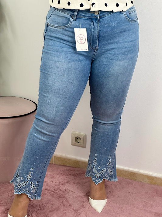 Calças de ganga com detalhes em baixo