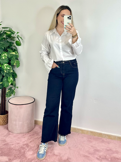 Camisa branca simples com folhos na manga