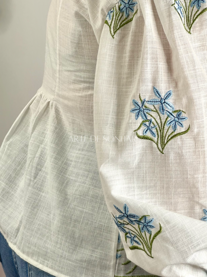 Blusa de flores azul e verde