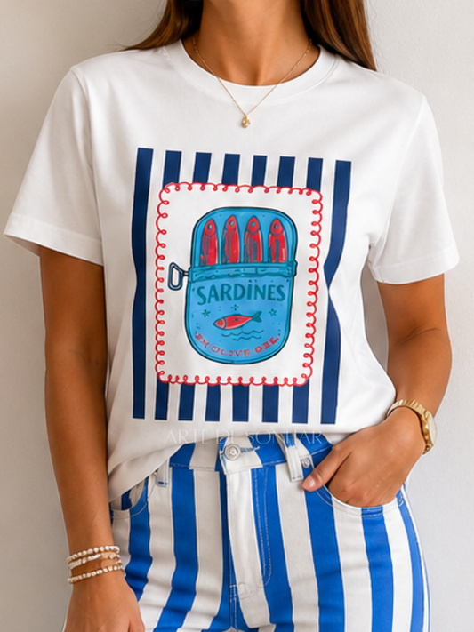 T-shirt da lata de sardinhas com riscas azuis