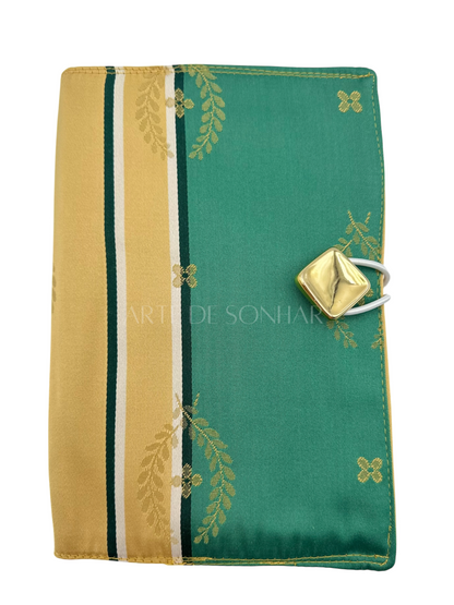 Capa de livro verde e amarelo