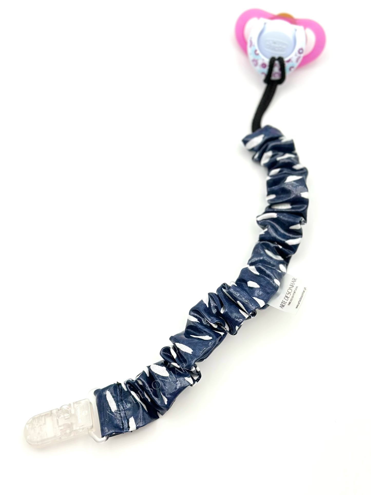 Prendedor de chucha azul com pintas brancas