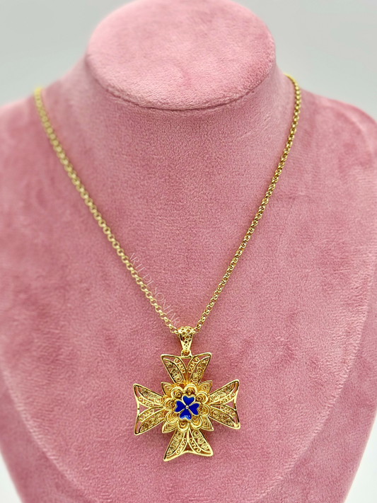 Colar Cruz de Malta com trevo azul M