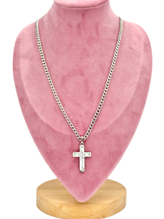 Colar prateado com cruz e brilhantes