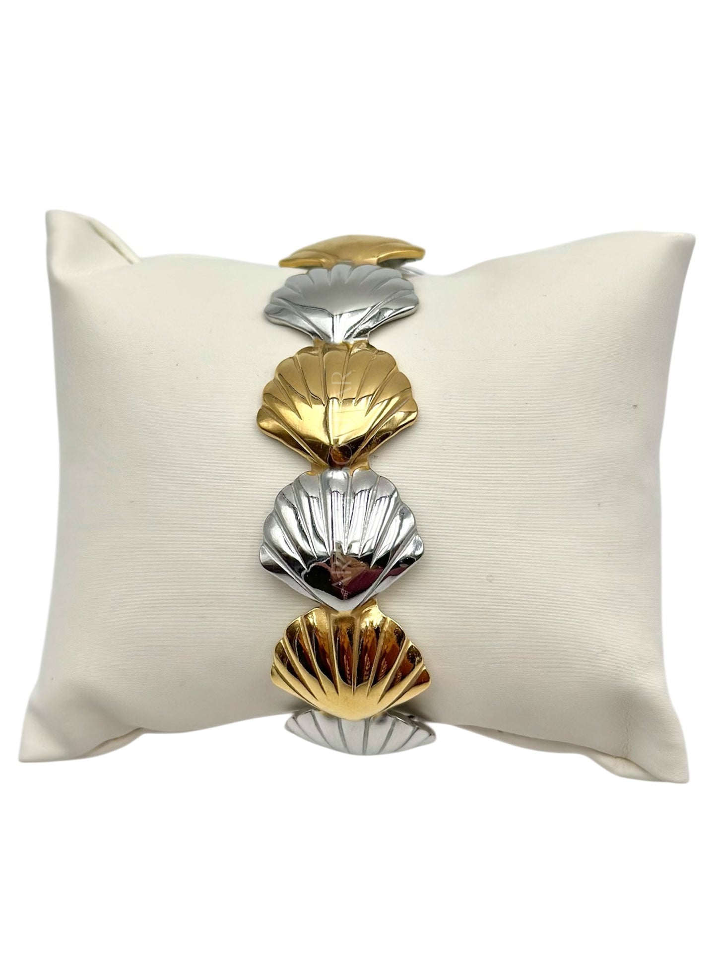 Pulseira prateada e dourada ajustável com conchas