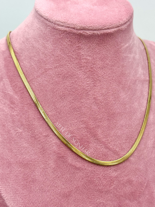 Colar dourado malha chapada fino
