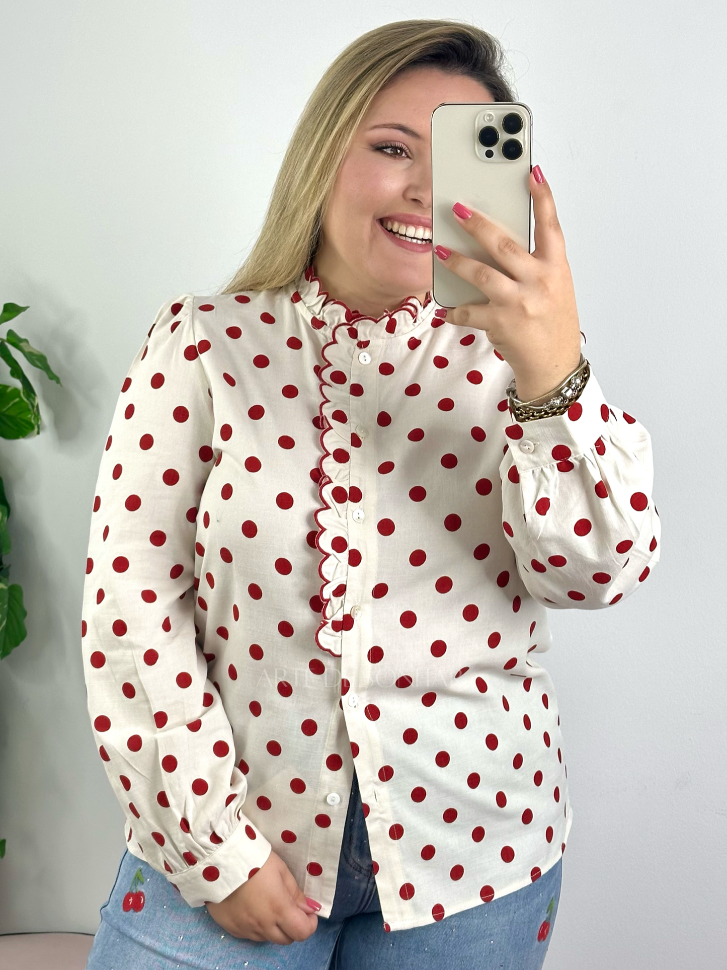 Camisa de bolinhas vermelha