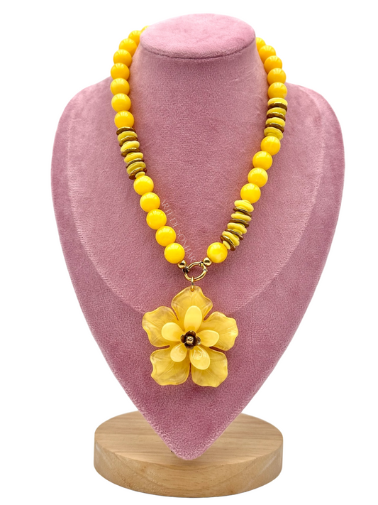 Colar da flor amarelo