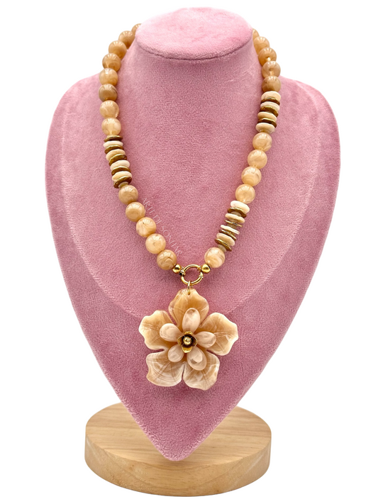 Colar da flor bege