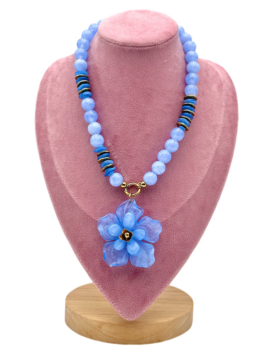 Colar da flor azul