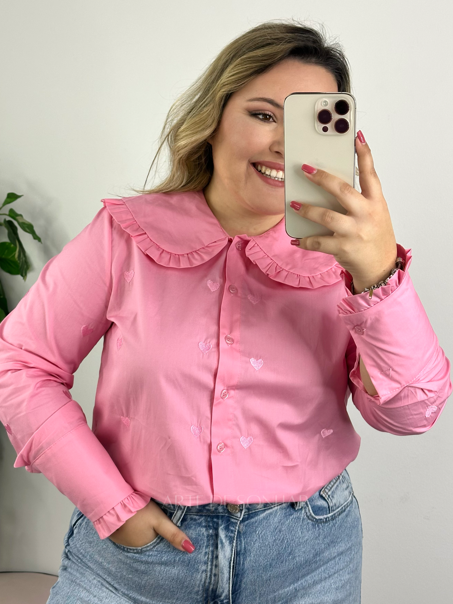 Camisa com corações e babados rosa