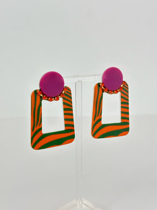 Brincos zebra laranja e verde com cristais brilhantes