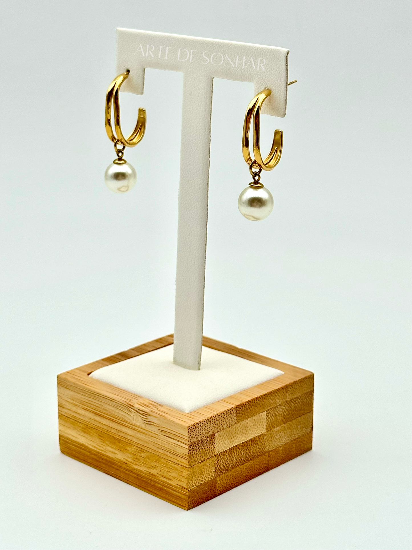 Brincos com pérolas