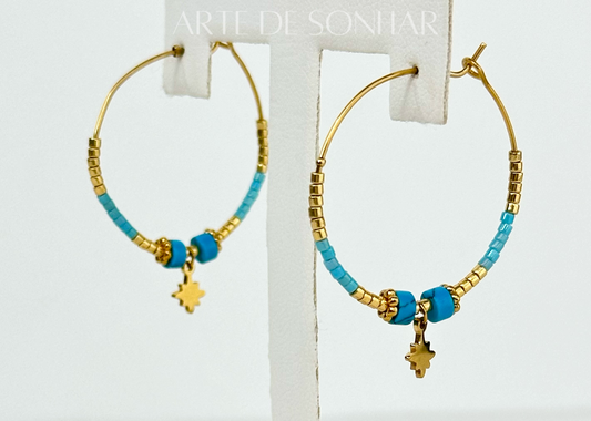 Argolas com missangas e estrela