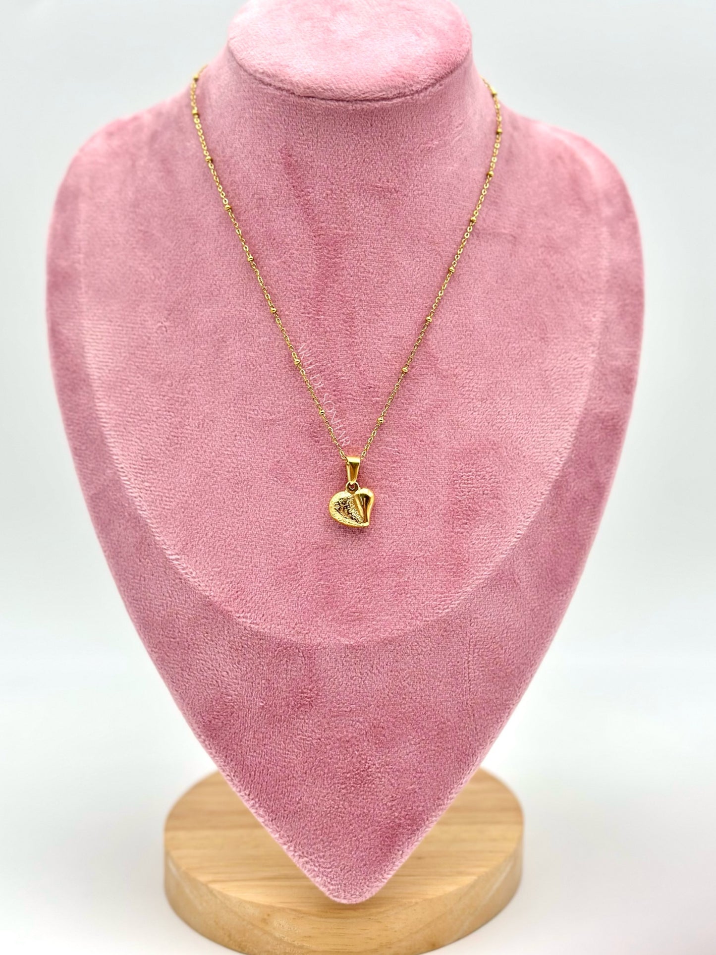 Colar mini coração com bolinhas