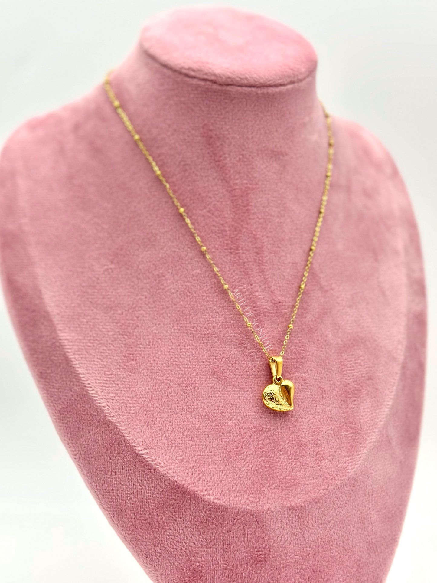 Colar mini coração com bolinhas