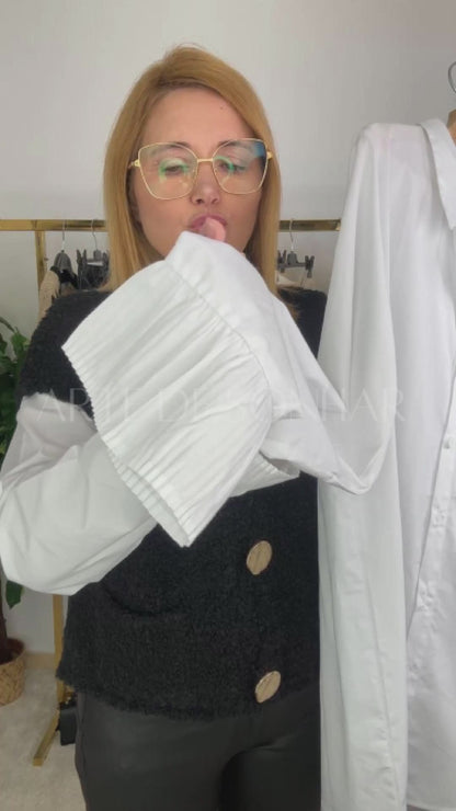 Camisa branca simples com folhos na manga