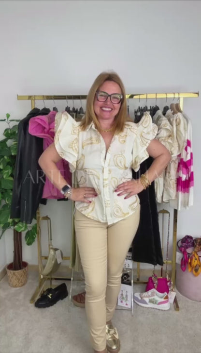 Camisa com bordados e mangas bufantes