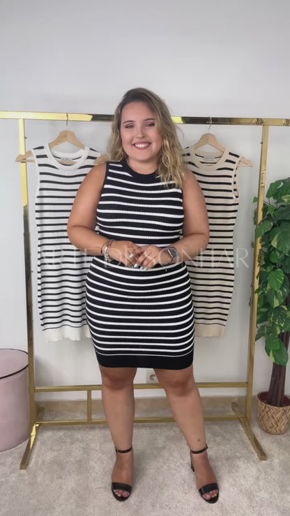 Vestido de malha com riscas
