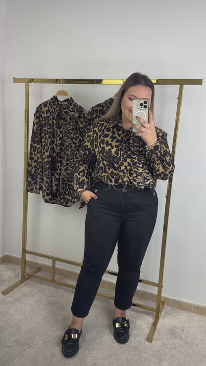 Camisa tigresa com folhos e brilhantes