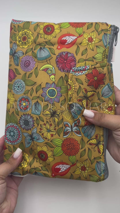 Capa de livro das borboletas com bolso