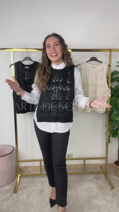 Colete de malha com atilhos de lado